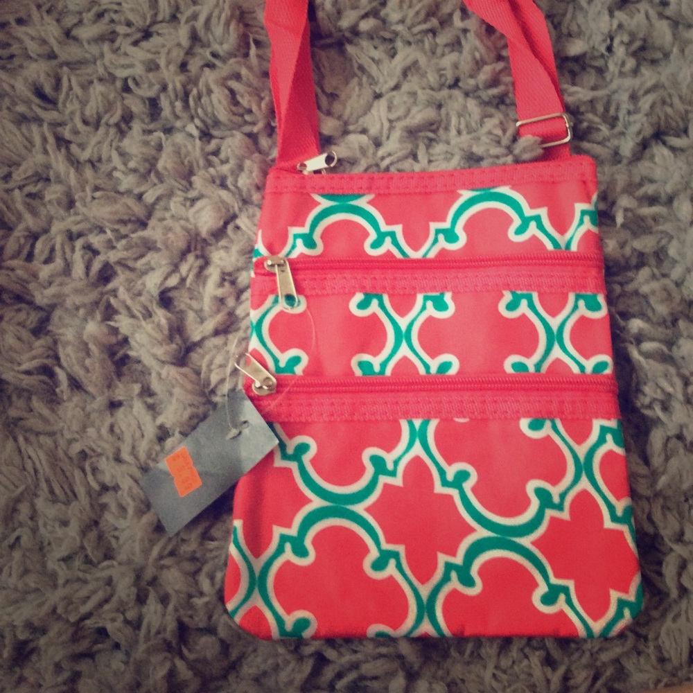 Nice small handbag, NWT.